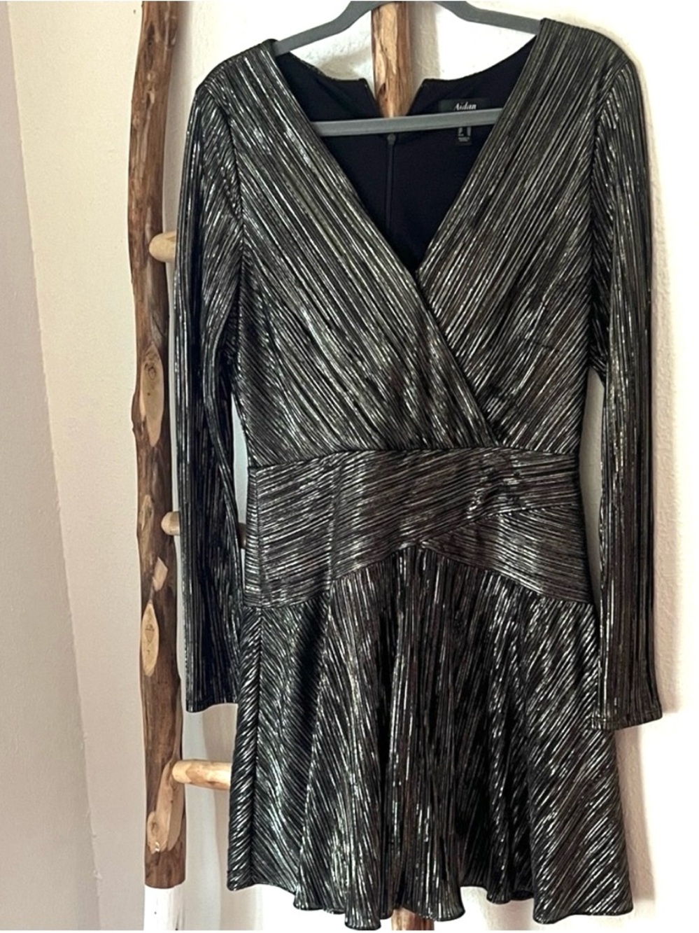 Aidan Mattox Metallic Black Silver Long Sleeve V-Neck Cocktail Dress Large 10